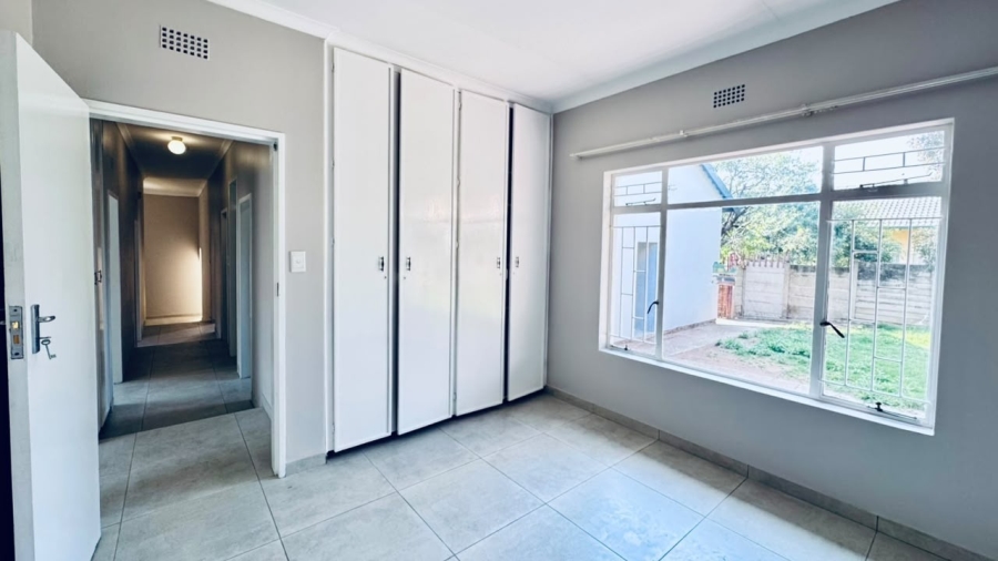 4 Bedroom Property for Sale in Geelhoutpark North West